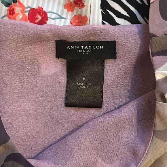 Bundle of Three Women’s Assorted Sleeveless Tank Tops and Blouses Size Small - Picture 3 of 10